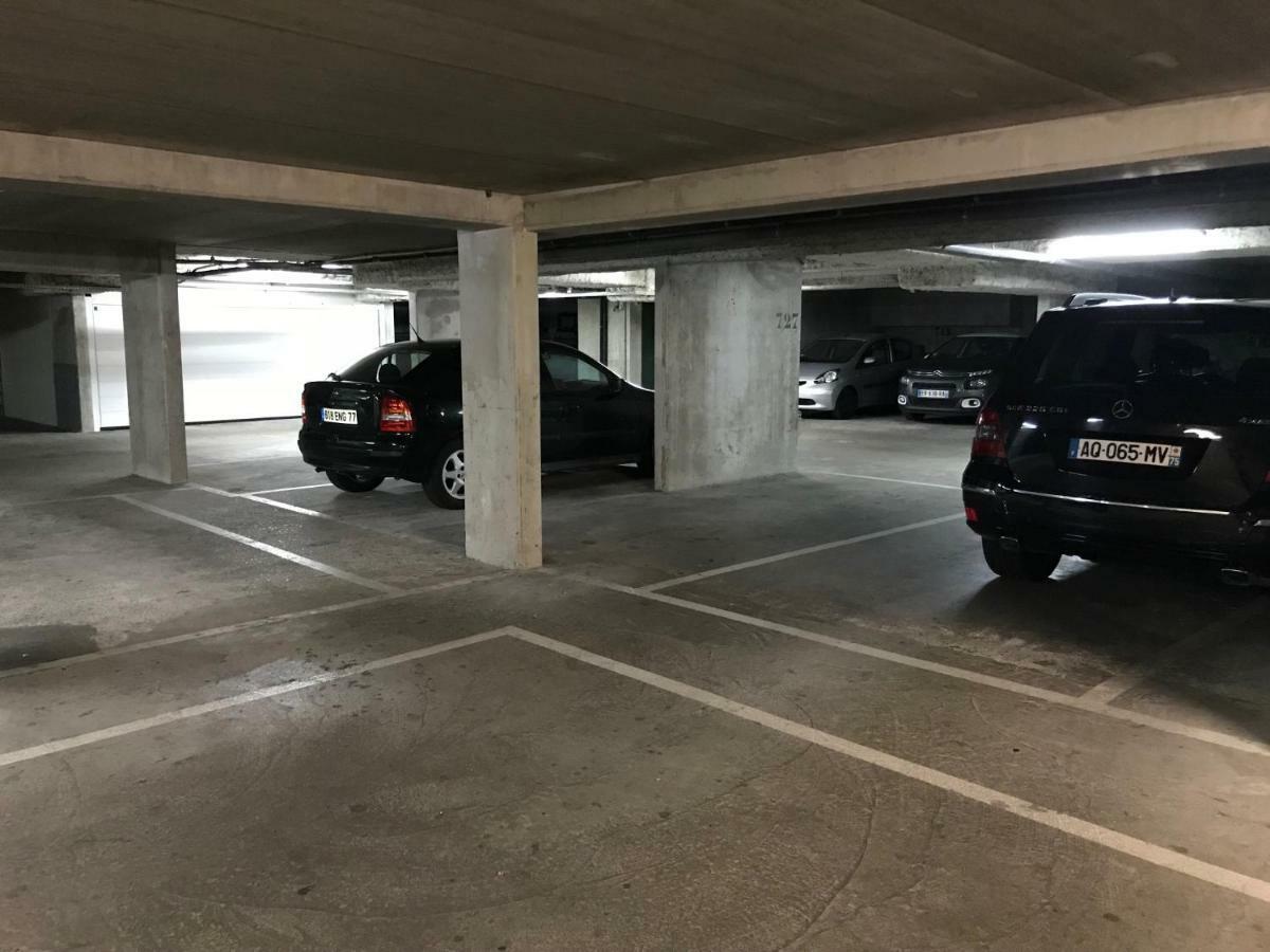 F2 Paris 10Eme Gare Du Nord - Stade De France - Parking Сен-Дені Екстер'єр фото
